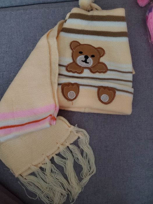 Детска шапка с шал