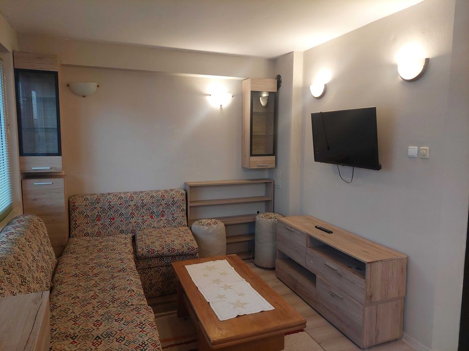 Дава се под наем Тристаен апартамент в Пловдив, Младежки Хълм - 70 кв.м за 648.21 € - Снимка #1