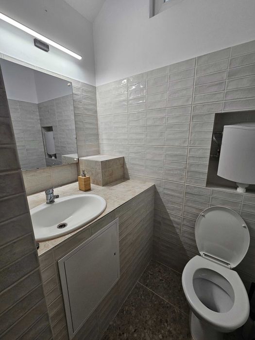 Vand cladire comerciala cu vad pietonal