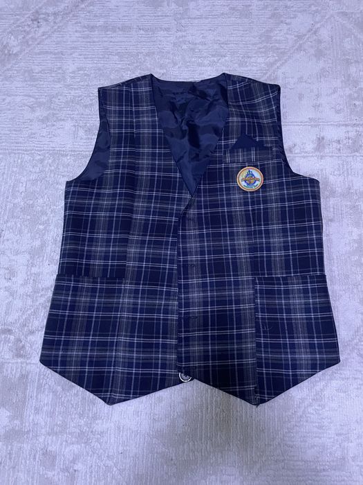 Продается школьная жилетка