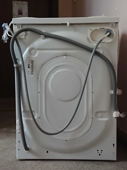 Пералня Indesit SLIM 5KG A+ свободностояща, предно зареждане с лека забележка