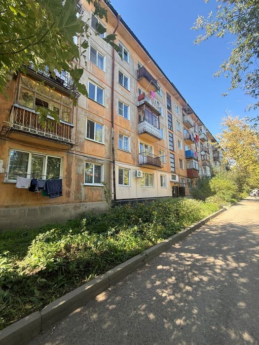 Продам 2х комнатную с балконом