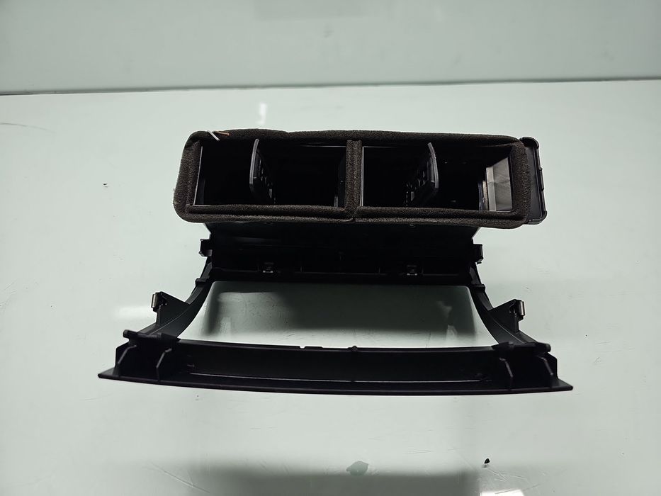 Grila aerisire centrala Volkswagen Touareg (7LA, 7L6) [Fabr 2003-2010]