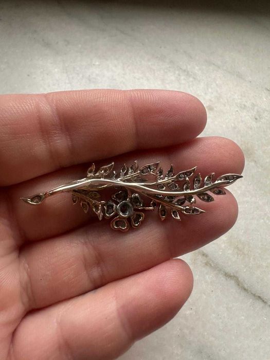 Pandantiv din aur roz și argint, decorată cu diamante, în. sec. XX