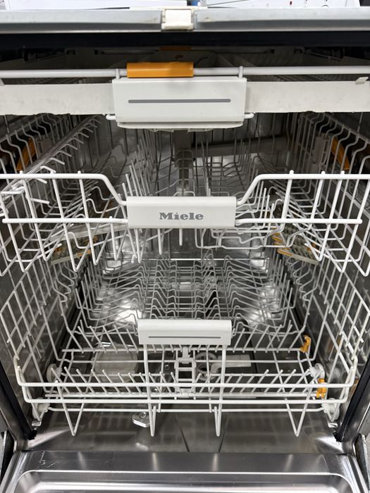 Съдомиялна MIELE 60/см  Автоматично отваряне