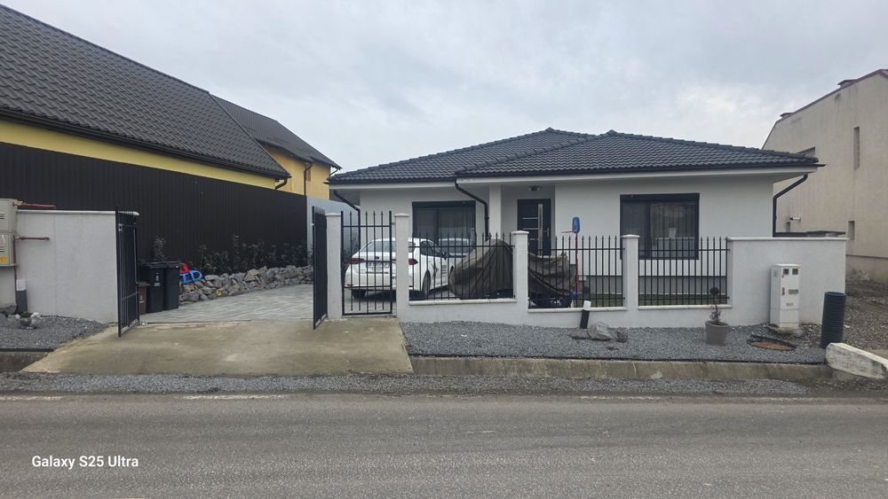 De vanzare - Casa parter zona Corunca