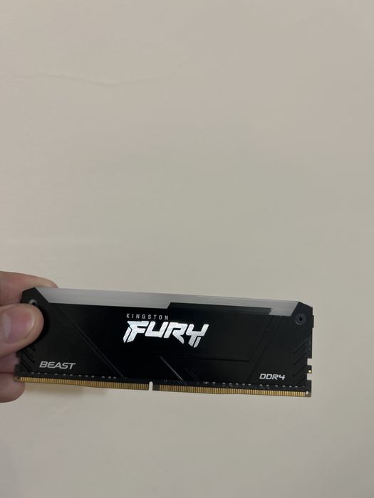 плашки Kingston FURY Beast RGB DDR4 8GB 3200MHz