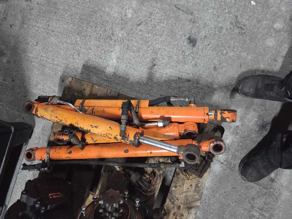 Joystick maneta komatsu sk714,cilindru komatsu sk 714 piese dezmembrez