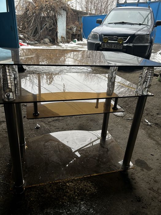 Стеклянный столик