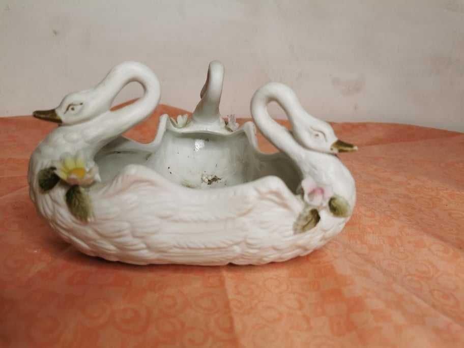 Bomboniera portelan in forma de Lebada