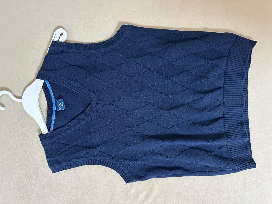 Срочно продам жилетки для мальчиков