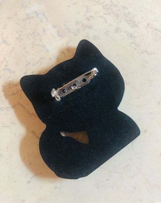 Голяма брошка с котката на KARL LAGERFELD, значка