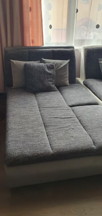 Диван на буквата П