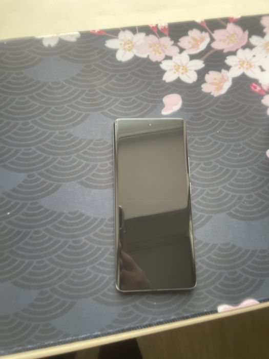 Продам смартфон Realme 10 pro +.  8/256 gb