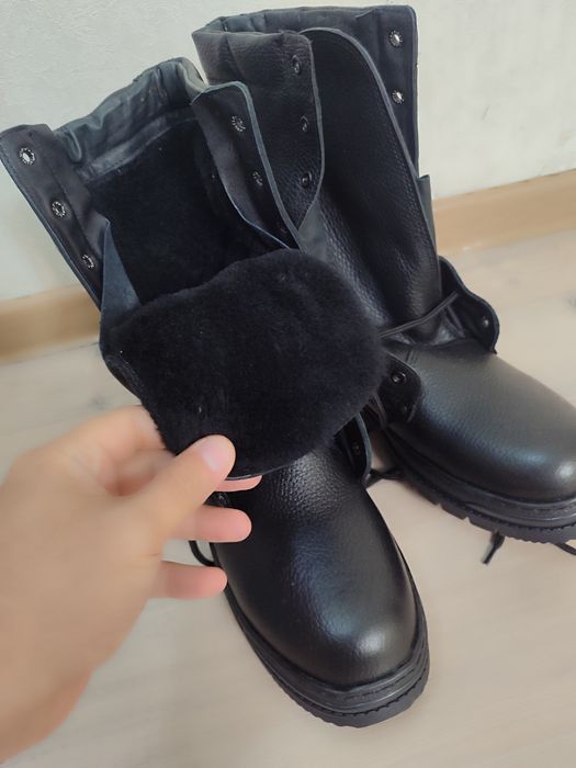 Продам зимние берцы.