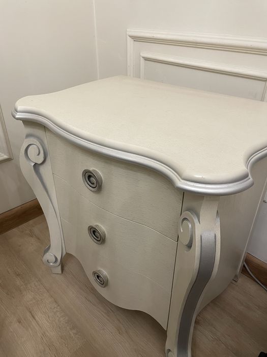 В продаже комплект мебели