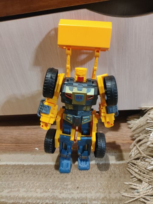 Трансформер фигурка