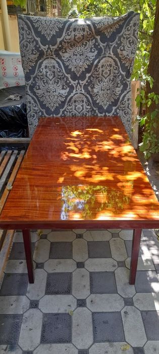 Продаётся стол без стульев