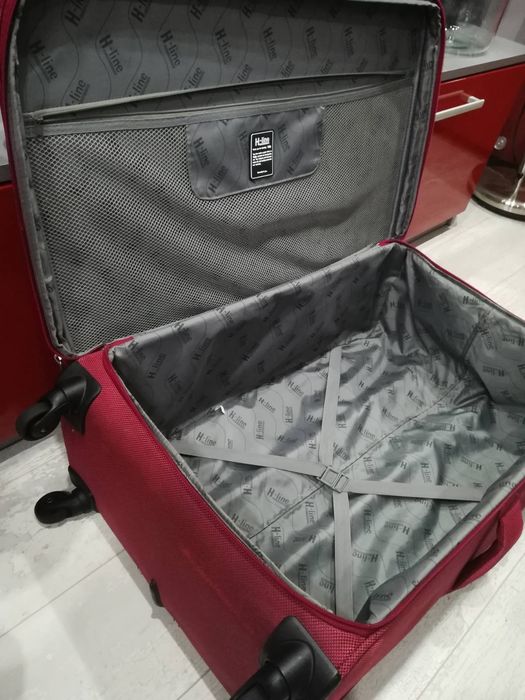 Куфари на колелца и телескопична дръжка  H-Line