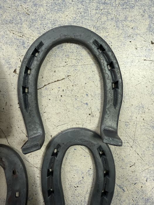 Подкови различни размери