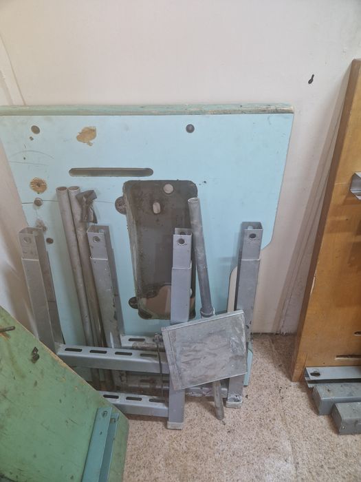 Стол от промышленной швейной машинки