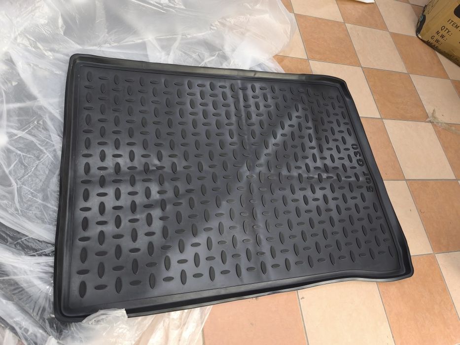 BMW G30 полик багажника