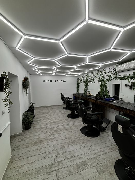 Hush Studio! Posturi Frizerie/Coafura De Inchiriat.