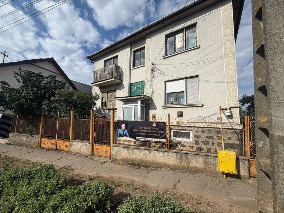 Casă P+1 cu teren 500 mp, garaj subteran și toate utilitățile – Strada Traian, Carei 0 % comision