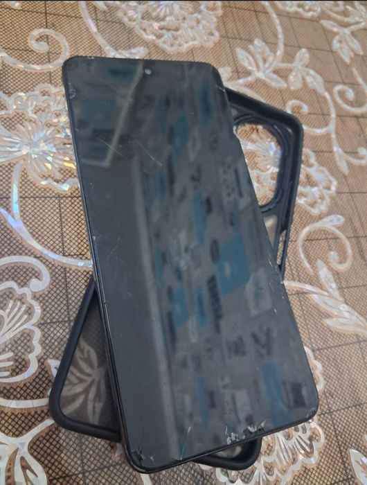 Продам  ОППО А58 экран треснут торг есть