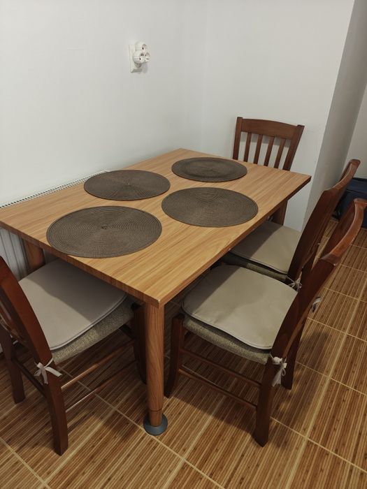 Set Masă + 4 Scaune lemn nuc