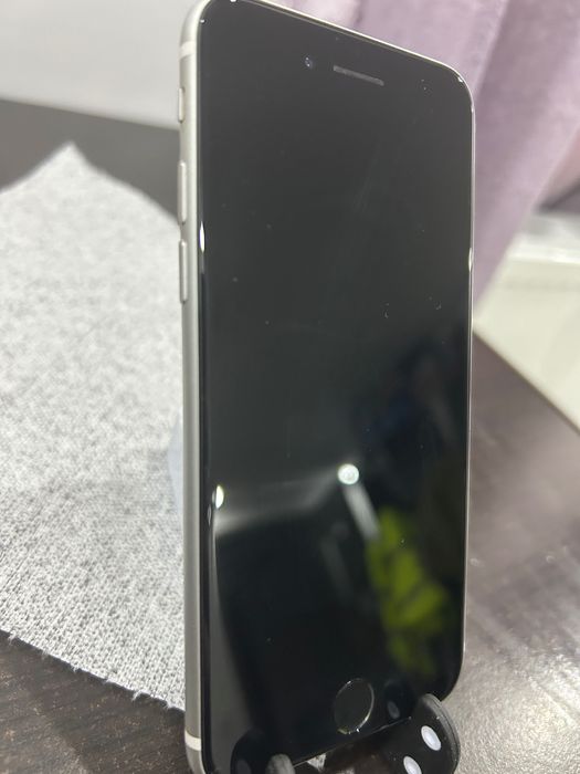 Apple IPhone SE (2020) ,  ( 11,94 cm/ 4,7 Zoll , 128 gab 12 MP Camera