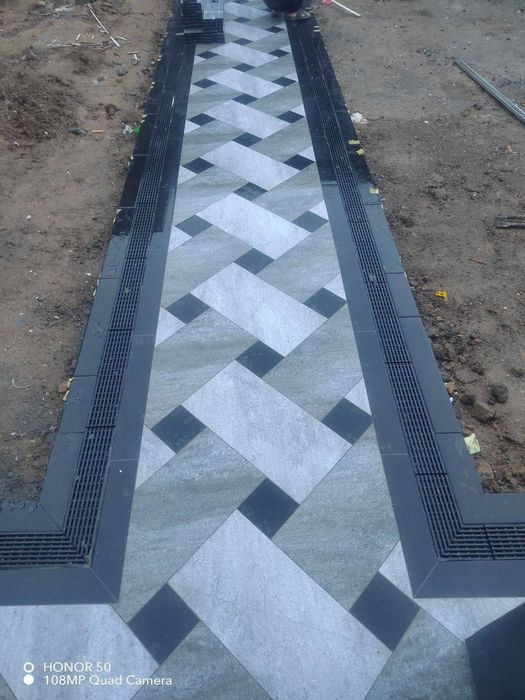 Продаются пластиковые дренажные лотки.