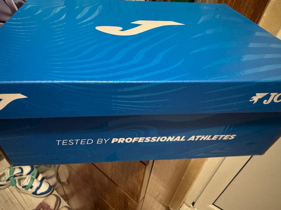 Продавам маратонки за тенис на корт Joma!