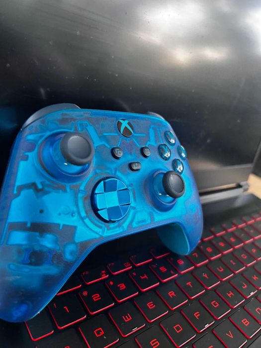 PACHET COMPLET GAMING-Laptop Gaming MSI GF63 Thin 12UC, i7-12650H, RTX 3050, 16GB RAM, SSD 512GB + HyperX Cloud III + Xbox Controller Sky Cipher