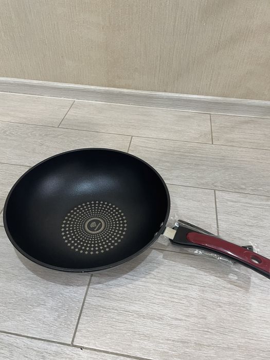 Сковородка черная