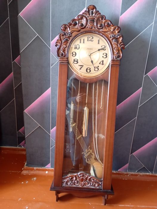 Часы с боем, на батарейках.