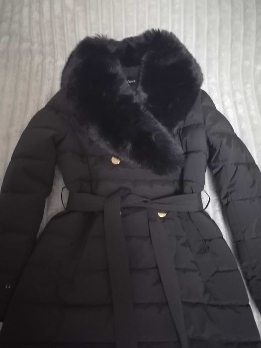 Geacă elegantă cu guler de blană detașabil