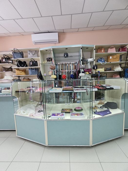 Витрина "куб скошенный"