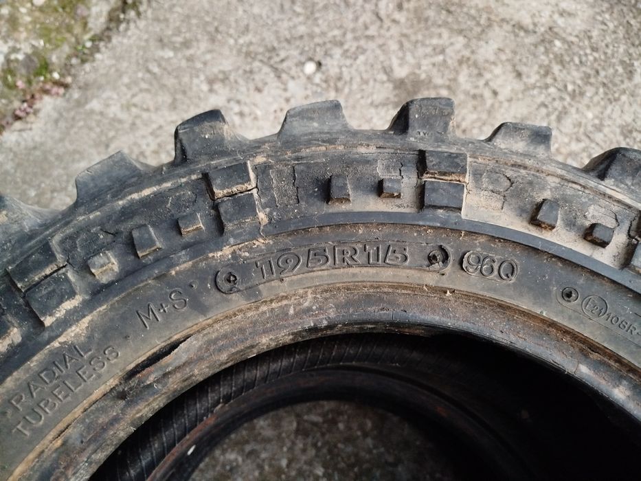 Два броя гуми 195 80 R15