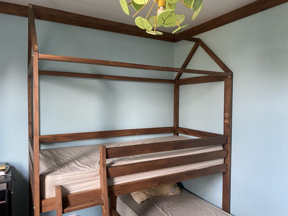 Кровать двухьярусная