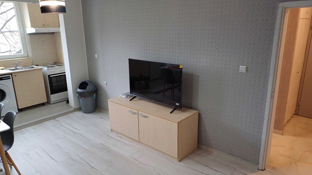 Дава се под наем Тристаен апартамент в София, 7-ми 11-ти километър - 68 кв.м за 459 € - Снимка #1