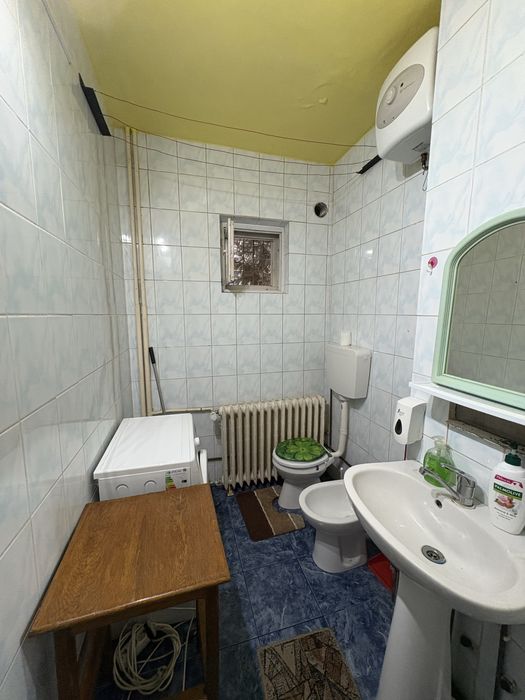 Garsonieră spațioasă de vânzare, la parter