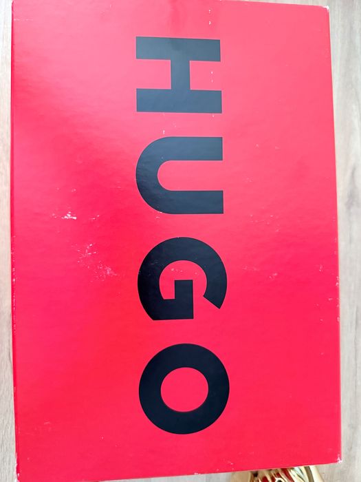 Продавам обувки Hugo