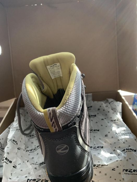 Чисто нови планински обувки