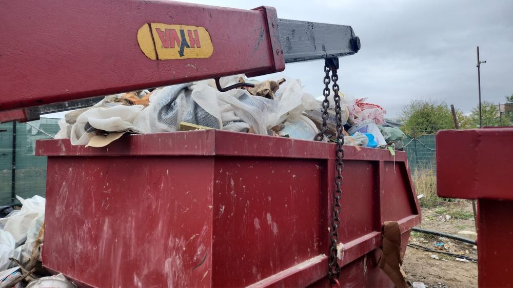 Servicii autorizate colectare/ridicare/transport deseuri,moloz,gunoi