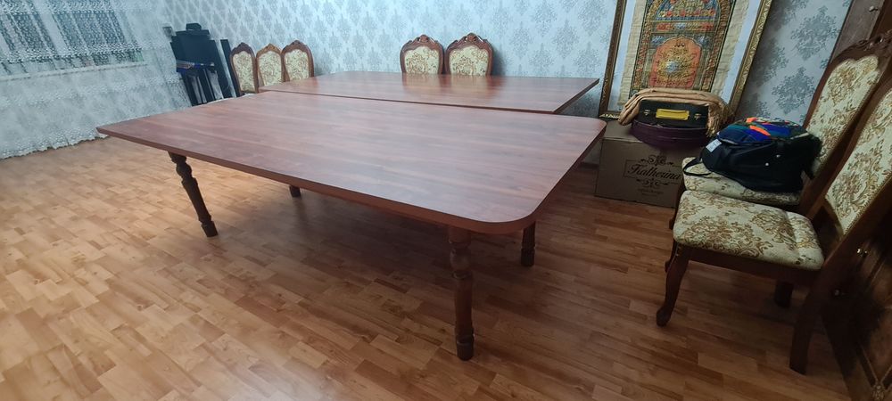 Продаётся стол и стулья