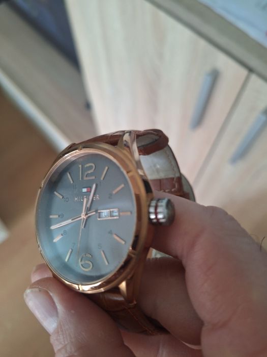 Продавам часовник Тommy Hilfiger
