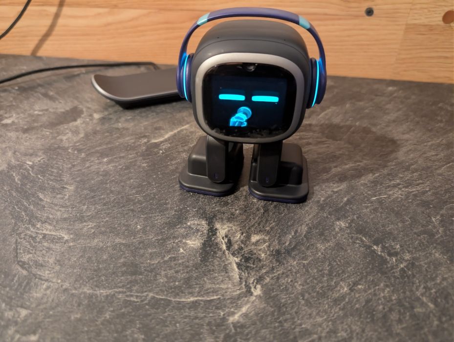 Robot Emo, AI Desktop Pet, Living.AI