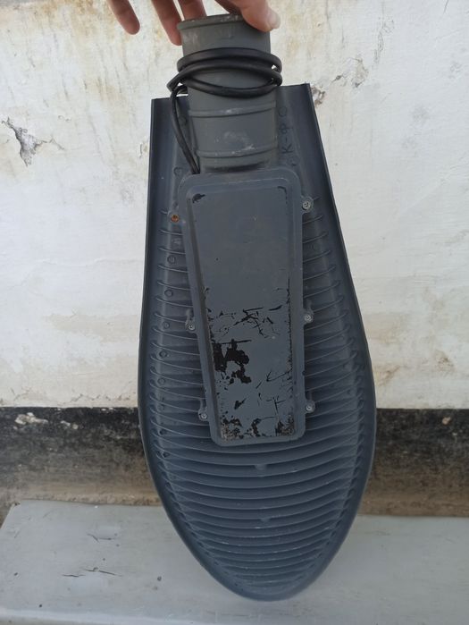 Продам два уличных фонаря 100w 220v