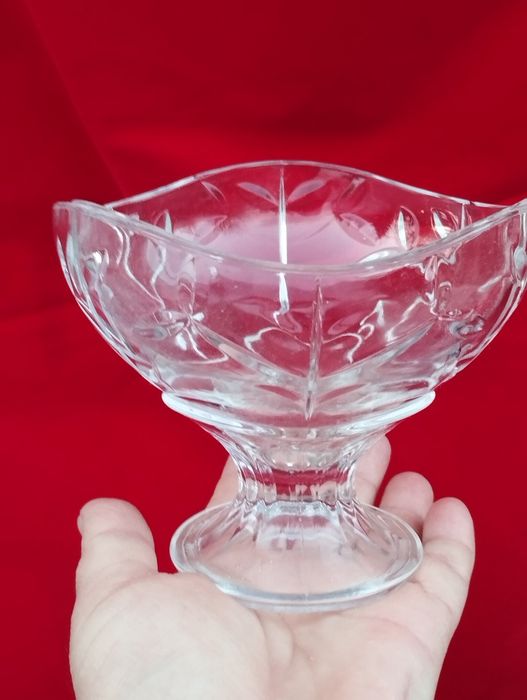 Хрустальные вазы вазочки